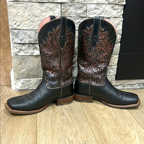 Ariat women’s black western boots. Size 9B - Picture 3 of 9